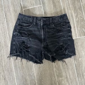 Woman’s High Waisted American Eagle shorts!